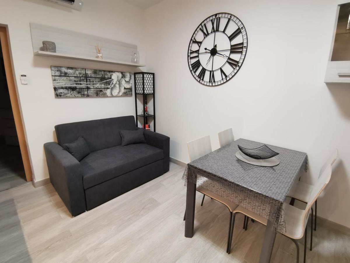 Coquet 2 Pieces Entierement Renove Et Climatise Cannes