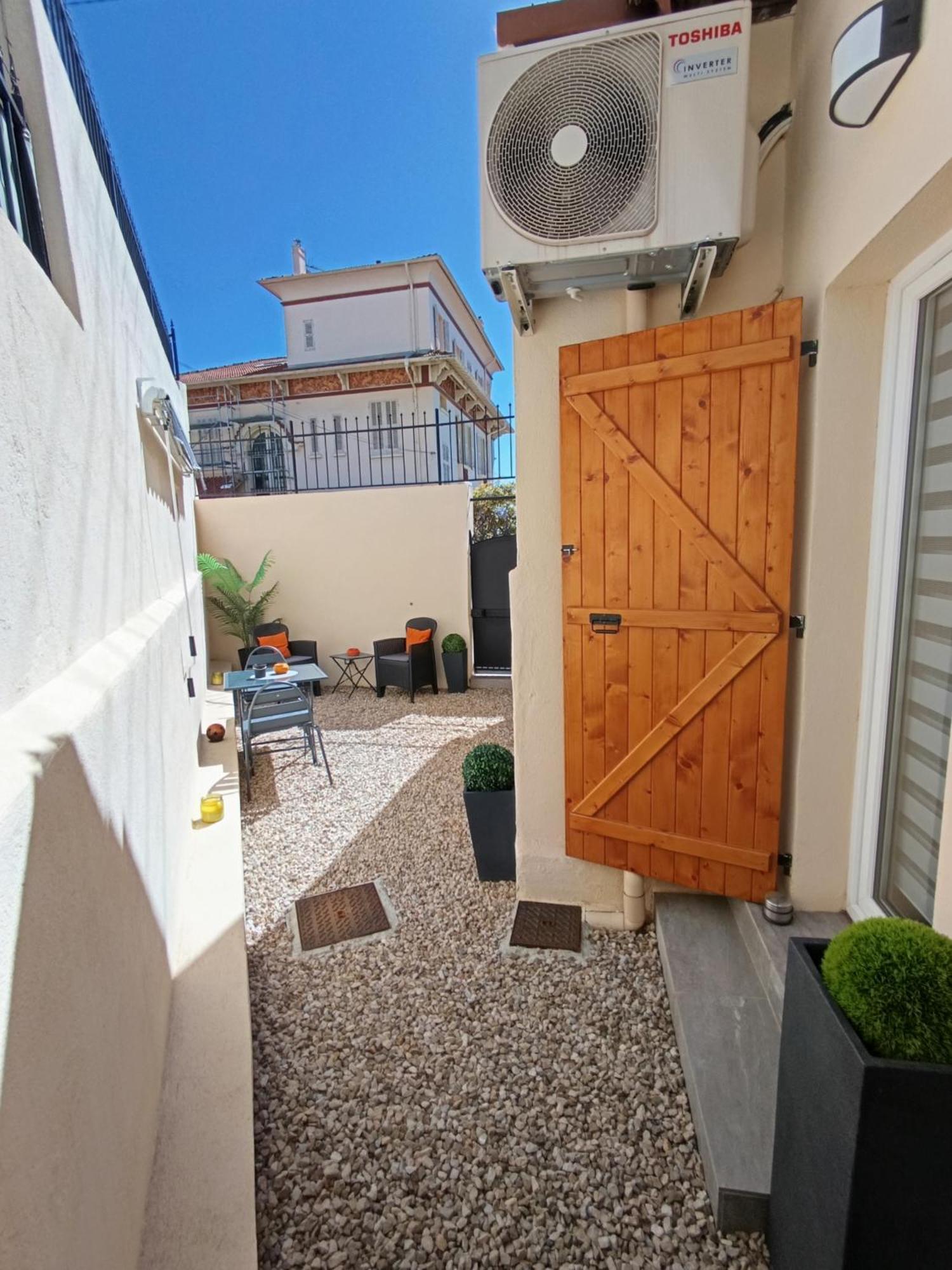 Coquet 2 Pieces Entierement Renove Et Climatise * Cannes